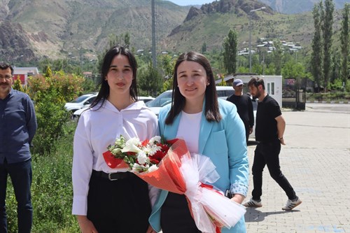 Sayın Kaymakamımız Kübra DEMİRER, TÜBİTAK 4006 Bilim Fuarı ve Talip POLAT Kütüphanesi Açılışına Katıldı